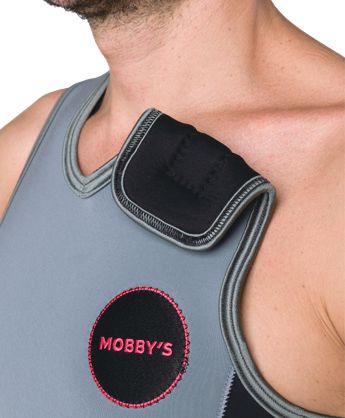 モビーズのスーツファンクション エクストラベルクロ取付により着脱の際、スーツの裏地がベルクロにくっついて毛羽立つのを防ぎます。