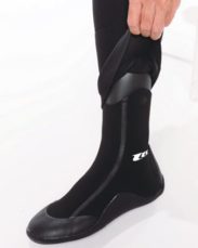 モビーズのスーツファンクション ダブルアンクルで足首部分の生地が二重になることにより浸水を減らせる