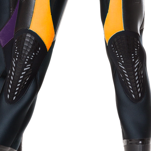 モビーズのスーツファンクション クロロプレンドライスーツ用4Dパッドは独立したプラスティック製パーツから成り、膝部の保護性能を高めつつ、フレキシブルな動きを確保。