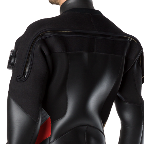 モビーズのスーツファンクション ショルダープロテクトは肩部に耐摩耗性ジャージを使用することでBCDストラップとの擦れによるスーツの劣化を防ぎます。
