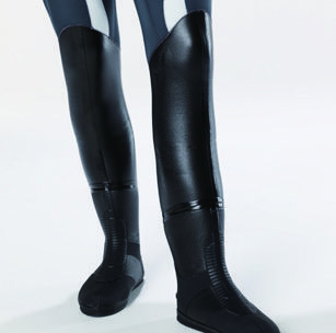 モビーズのスーツファンクション クロロプレンドライスーツ用ロングブーツ風デザインは裏が起毛、表はラジアルになっておりヒザ上からヒザ下まで温かく、脚長効果を生みスタイリッシュ。